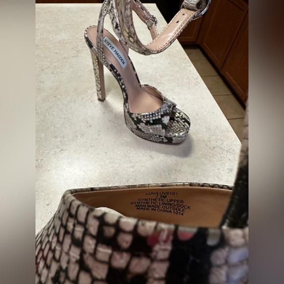 New STEVE MADDEN Luv Metallic Snake Ankle Strap Platform Stiletto Sandals 7.5 - Picture 4 of 6